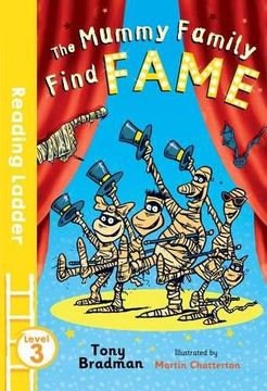portada The Mummy Family Find Fame (Reading Ladder Level 3)