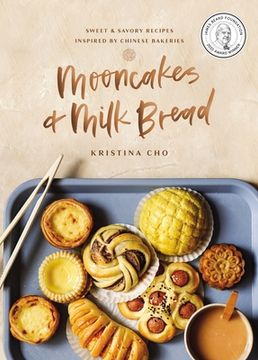 portada Mooncakes and Milk Bread: Sweet and Savory Recipes Inspired by Chinese Bakeries (en Inglés)