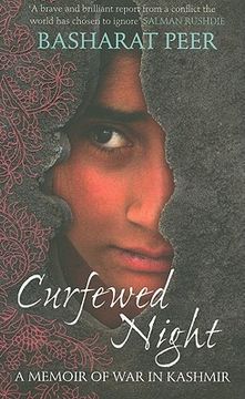 portada curfewed night: a memoir of war in kashmir (en Inglés)