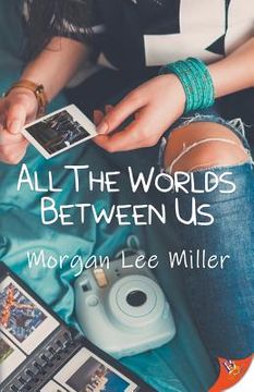 portada All the Worlds Between Us (en Inglés)