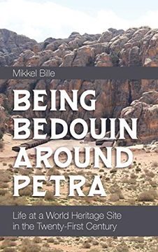 portada Being Bedouin Around Petra: Life at a World Heritage Site in the Twenty-First Century (en Inglés)