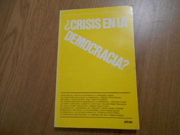 portada Crisis en la Democracia? Actas de la Xxiii Reunión de Amigos de la Ciudad Católica. Residencia san Pedro Mártir de los Rr. Pp Dominicos, Alcobendas (Madrid) 12,13 y 14 de Noviembre de 1982.