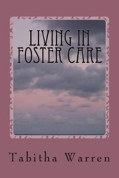 portada Living in Foster Care (en Inglés)