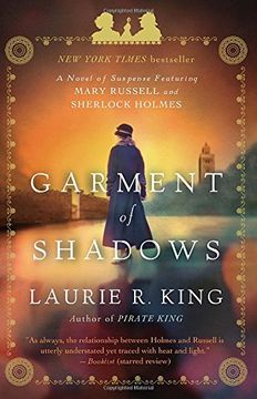 portada Garment of Shadows: A Novel of Suspense Featuring Mary Russell and Sherlock Holmes (en Inglés)