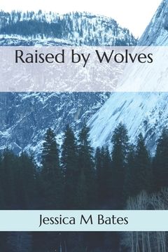 portada Raised by Wolves (en Inglés)