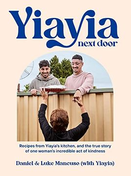 portada Yiayia Next Door: Recipes From Yiayia’S Kitchen, and the True Story of one Woman’S Incredible act of Kindness 