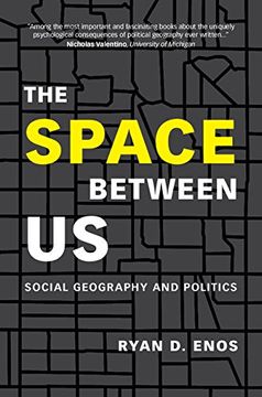 portada The Space Between us: Social Geography and Politics (en Inglés)