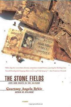 portada Stone Fields: Love and Death in the Balkans (en Inglés)
