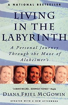 portada Living in the Labyrinth: A Personal Journey Through the Maze of Alzheimer's (in English)
