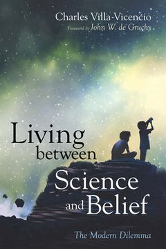 portada Living between Science and Belief (en Inglés)
