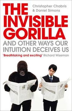 portada the invisible gorilla and other ways our intuition deceives us. christopher chabris and daniel simons (en Inglés)
