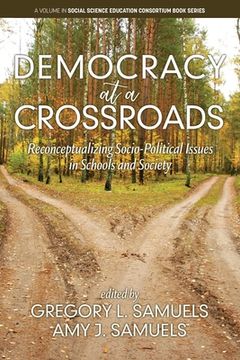 portada Democracy at a Crossroads: Reconceptualizing Socio-Political Issues in Schools and Society (en Inglés)