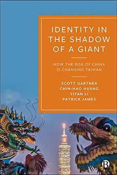 portada Identity in the Shadow of a Giant: How the Rise of China is Changing Taiwan (en Inglés)