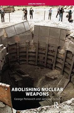 portada Abolishing Nuclear Weapons (en Inglés)