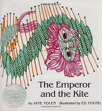 portada The Emperor and the Kite (Paperstar Book) (en Inglés)