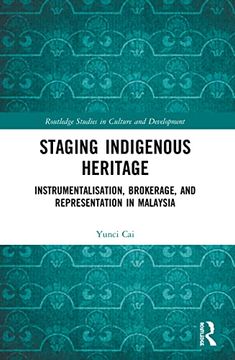 portada Staging Indigenous Heritage: Instrumentalisation, Brokerage, and Representation in Malaysia (Routledge Studies in Culture and Development) (en Inglés)