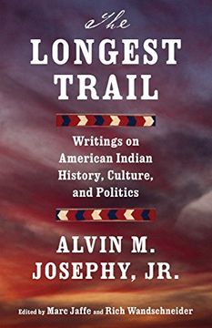 portada The Longest Trail: Writings on American Indian History, Culture, and Politics (en Inglés)