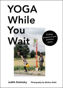 portada Yoga While you Wait: Finding Purpose in Each Pointless Pause (in English)
