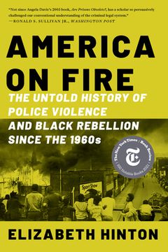 portada America on Fire: The Untold History of Police Violence and Black Rebellion Since the 1960S (en Inglés)