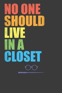 portada No one Should Live in a Closet: Lgbtq Pride Month gay Lesbian Support Rainbow Gift