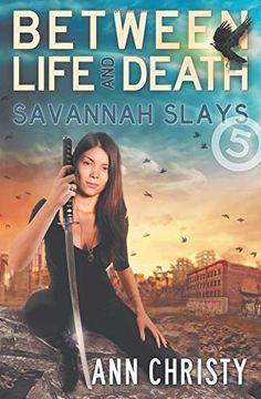 portada Between Life and Death: Savannah Slays (en Inglés)