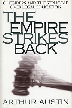 portada The Empire Strikes Back: Outsiders and the Struggle Over Legal Education (Critical America) (en Inglés)