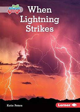 portada When Lightning Strikes (Let'S Look at Weather: Pull Ahead Readers - Nonfiction) (en Inglés)