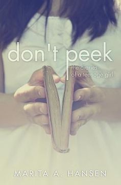 portada Don't Peek: The Diaries of a Teenage Girl (en Inglés)