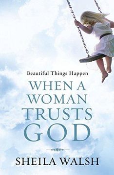 portada Beautiful Things Happen When a Woman Trusts God (en Inglés)