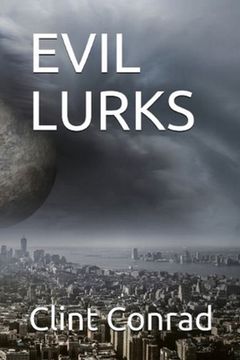 portada Evil Lurks (en Inglés)