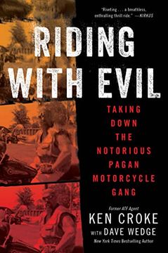 portada Riding with Evil: Taking Down the Notorious Pagan Motorcycle Gang (en Inglés)