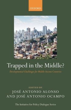 portada Trapped in the Middle? Developmental Challenges for Middle-Income Countries (Initiative for Policy Dialogue) (en Inglés)