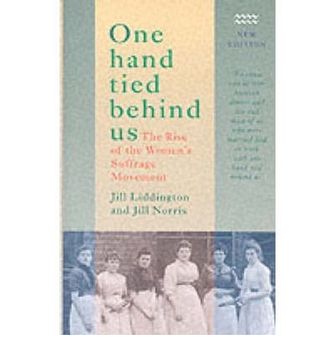 portada One Hand Tied Behind us: The Rise of the Women's Suffrage Movement (en Inglés)