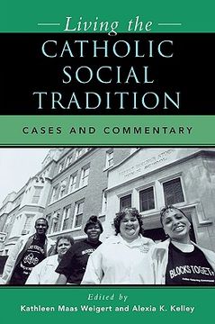 portada living the catholic social tradition: cases and commentary (en Inglés)
