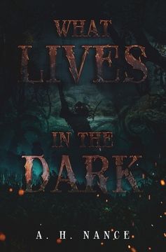 portada What Lives in the Dark (en Inglés)