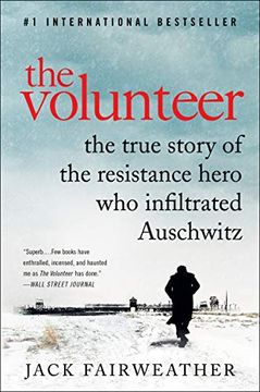 portada The Volunteer: The True Story of the Resistance Hero who Infiltrated Auschwitz (en Inglés)