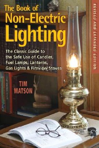 the book of non-electric lighting,the classic guide to the safe use of candles, fuel lamps, lanterns, gas lights, & fireview stoves (en Inglés)